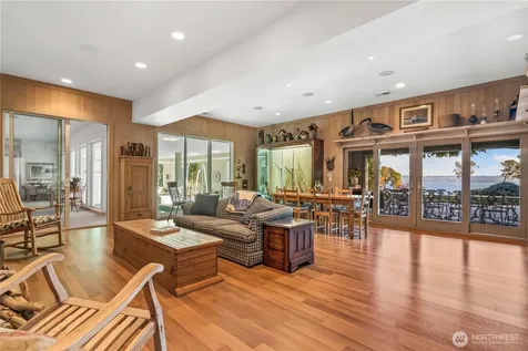 4205 SW Point Robinson Road Vashon WA 98070