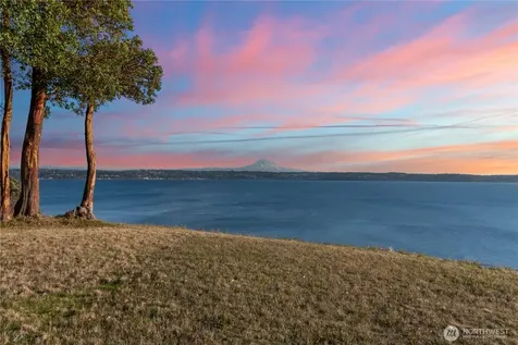 4205 SW Point Robinson Road Vashon WA 98070