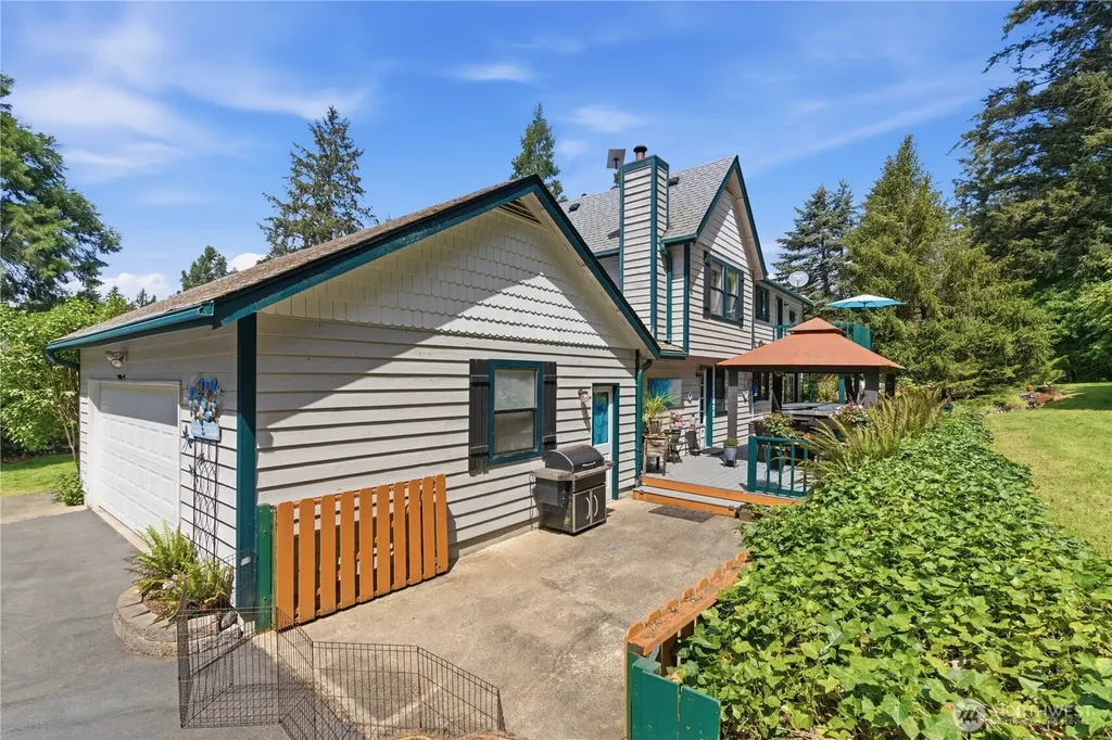 15275 Bandix Road SE Olalla WA 98359