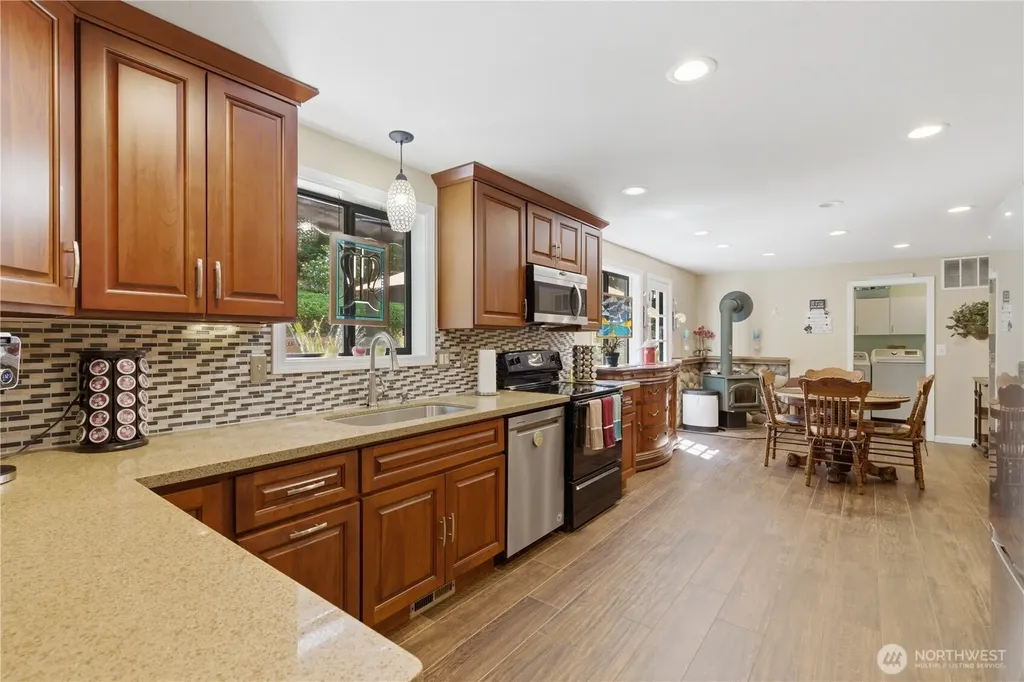 15275 Bandix Road SE Olalla WA 98359