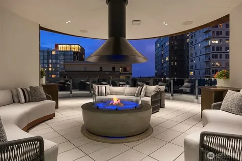 838 Avenue Square NE Bellevue WA 98004