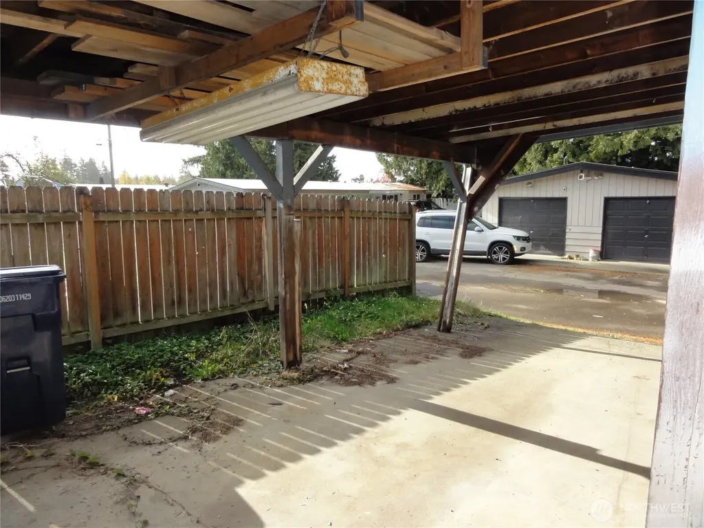 28821 18th Avenue S Federal Way WA 98003