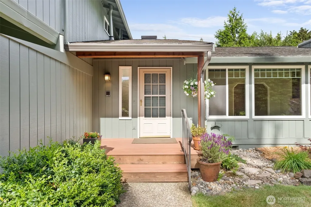 3742 Goldcrest Heights NW Olympia WA 98502