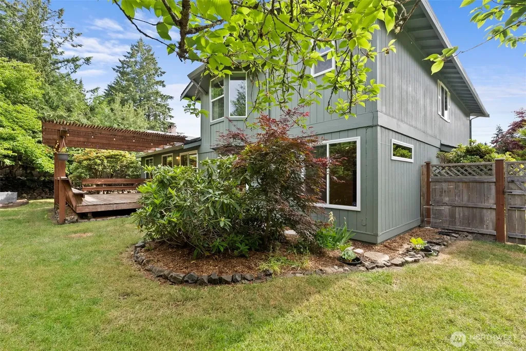 3742 Goldcrest Heights NW Olympia WA 98502