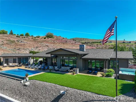 219 Corkscrew Lane Manson WA 98831