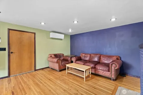 8724 16th Avenue SW Seattle WA 98106