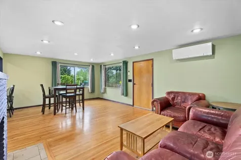 8724 16th Avenue SW Seattle WA 98106