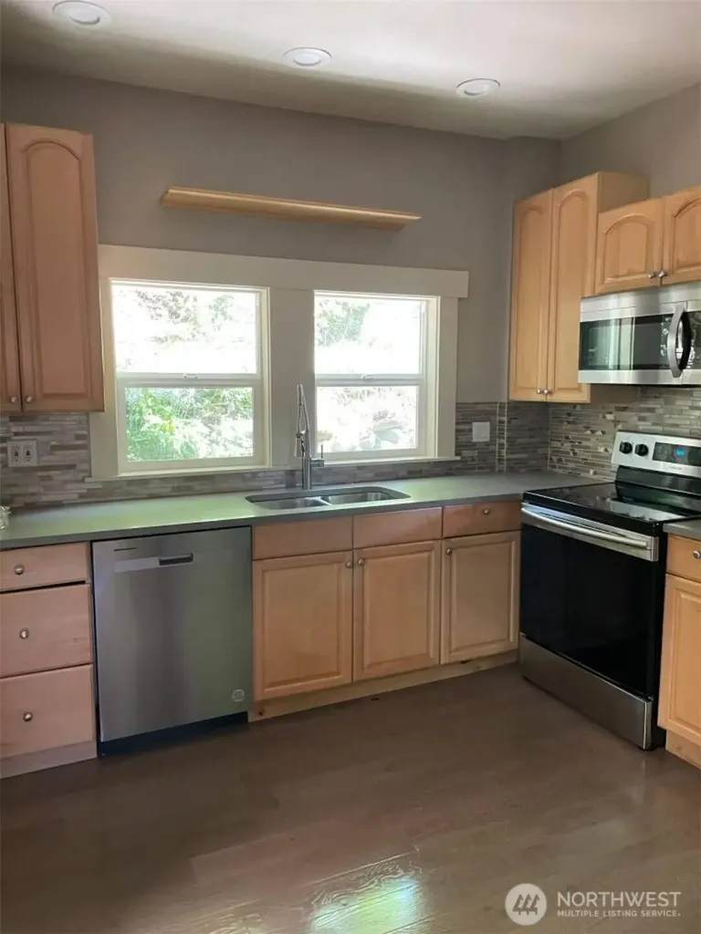1606 Lakeview Boulevard E Seattle WA 98102