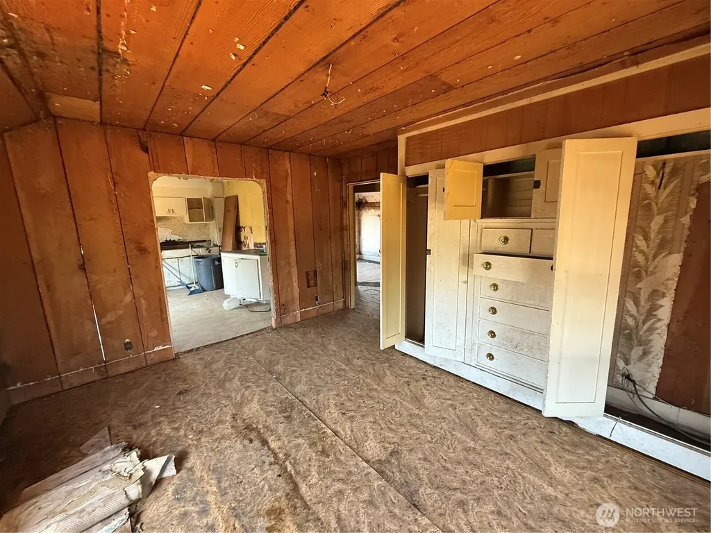 222 12th Street Raymond WA 98577