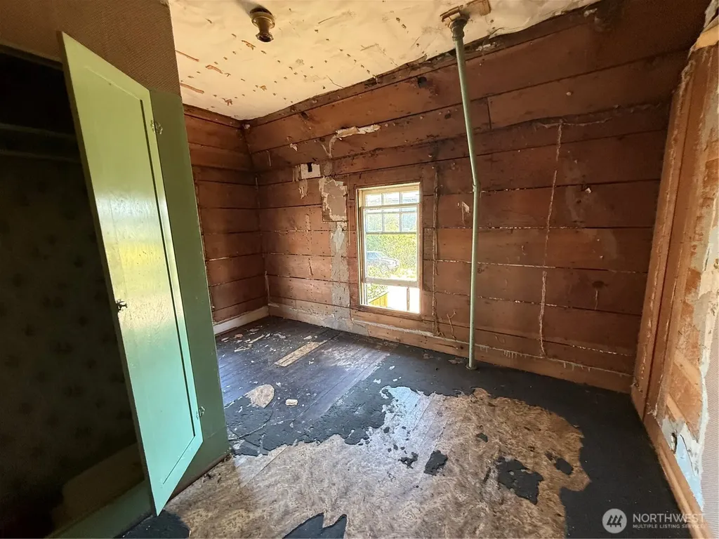 222 12th Street Raymond WA 98577