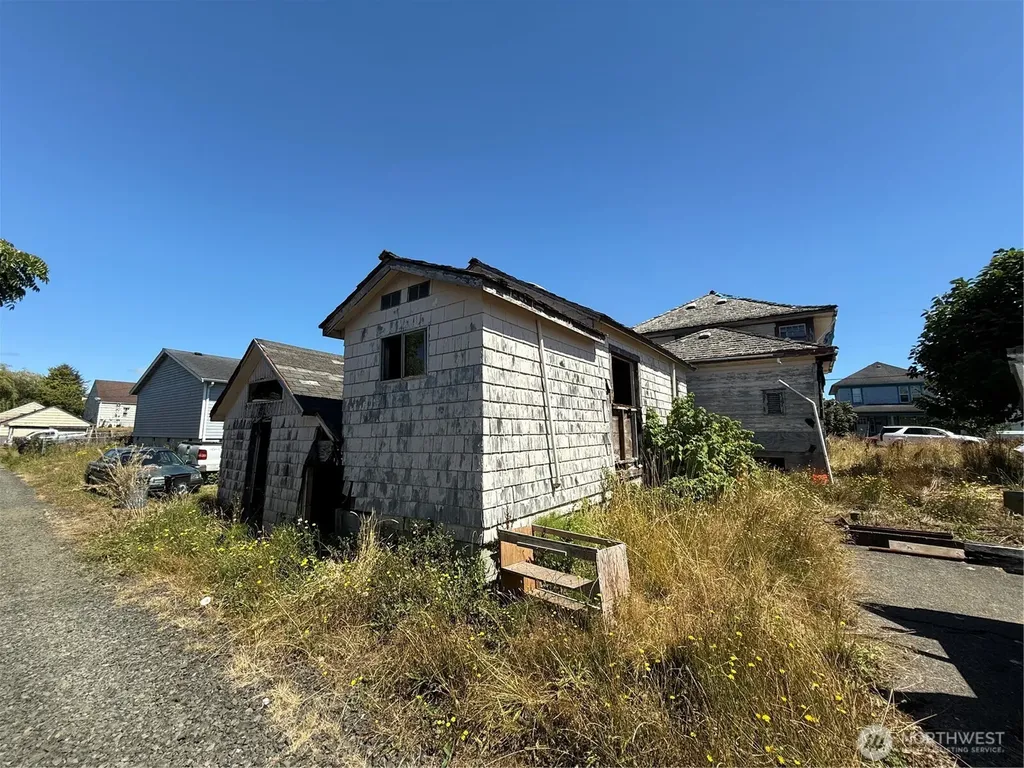 222 12th Street Raymond WA 98577