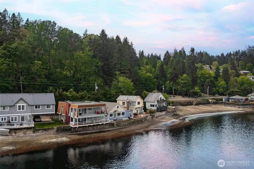 23832 N Us Highway 101 Hoodsport WA 98548