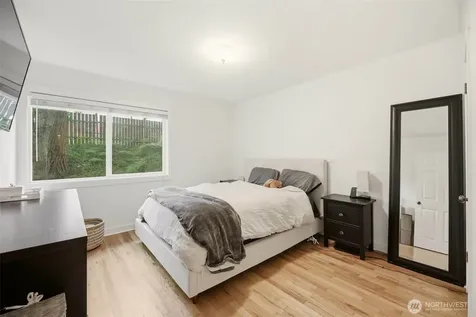 15504 25th Avenue NE Shoreline WA 98155