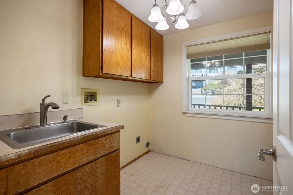 261 E Rainier Court Allyn WA 98524