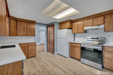 1002 7th Street SW Puyallup WA 98371
