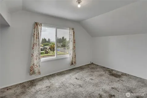 1002 7th Street SW Puyallup WA 98371