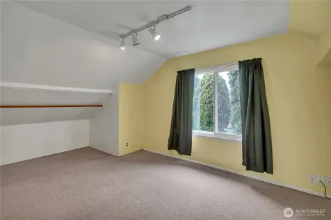 1002 7th Street SW Puyallup WA 98371
