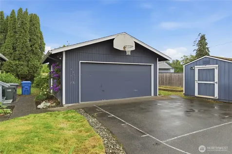 1002 7th Street SW Puyallup WA 98371