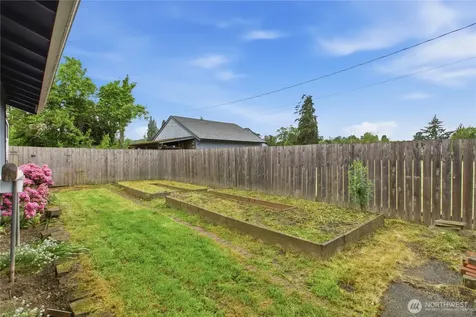 1002 7th Street SW Puyallup WA 98371