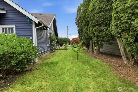 1002 7th Street SW Puyallup WA 98371