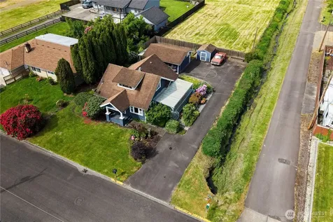 1002 7th Street SW Puyallup WA 98371