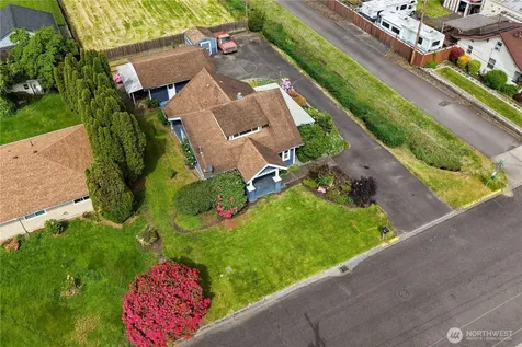 1002 7th Street SW Puyallup WA 98371