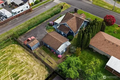 1002 7th Street SW Puyallup WA 98371