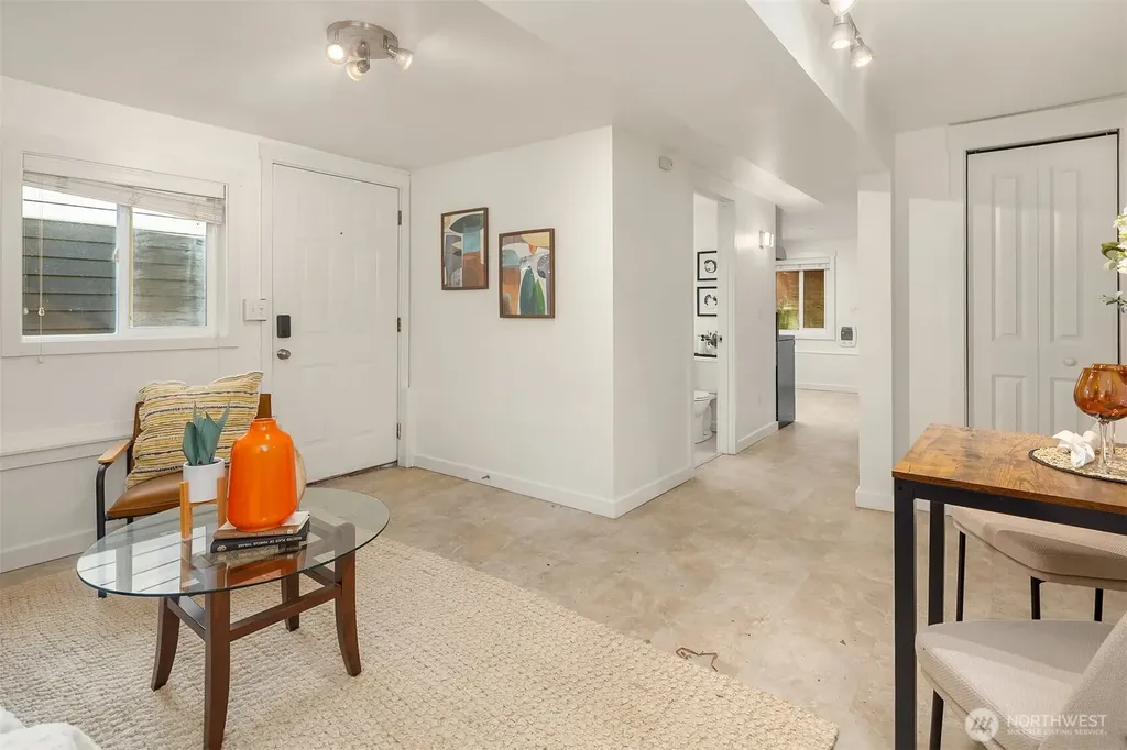 17 W Dravus Street Seattle WA 98119
