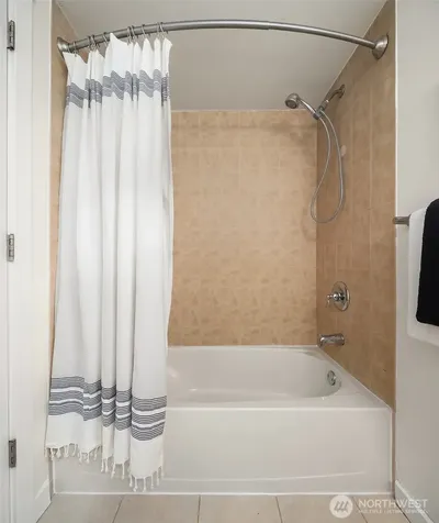 17 W Dravus Street Seattle WA 98119