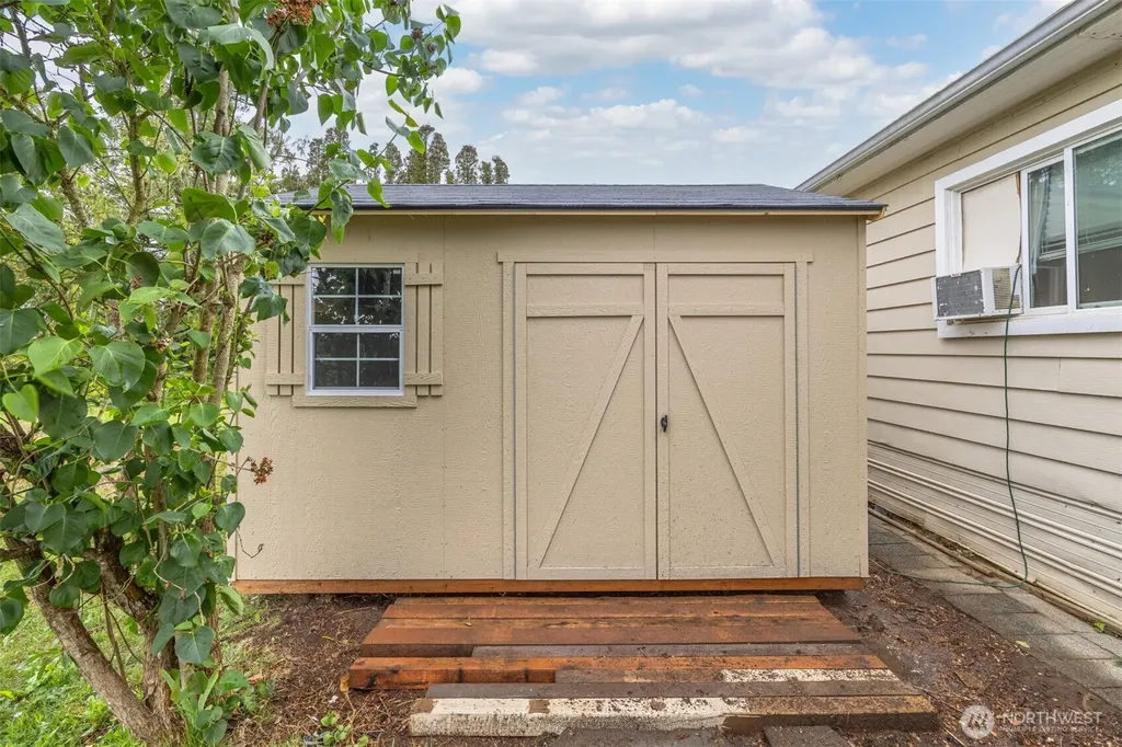 380 E Pole Road Lynden WA 98264