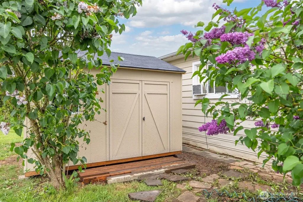 380 E Pole Road Lynden WA 98264