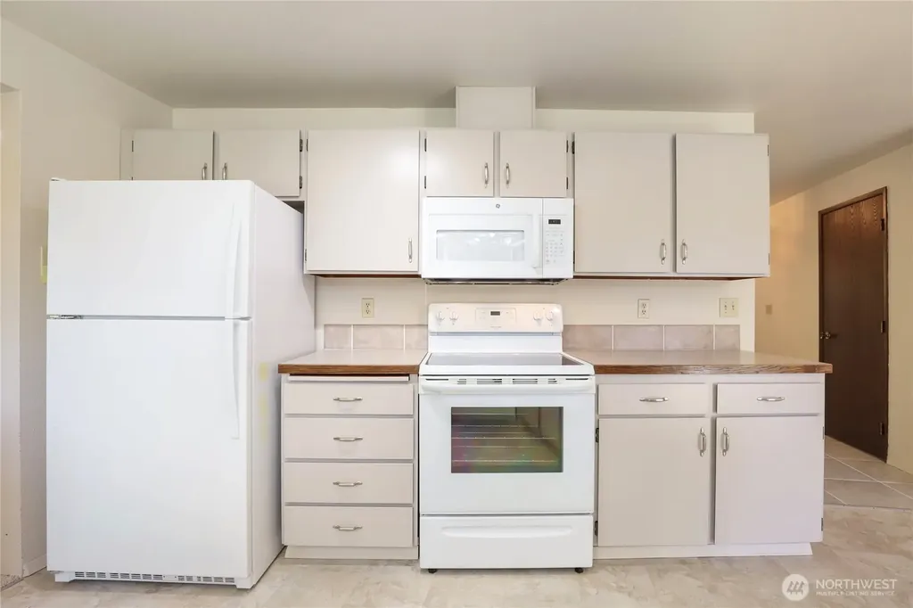 444 Canal Drive SE Ocean Shores WA 98569