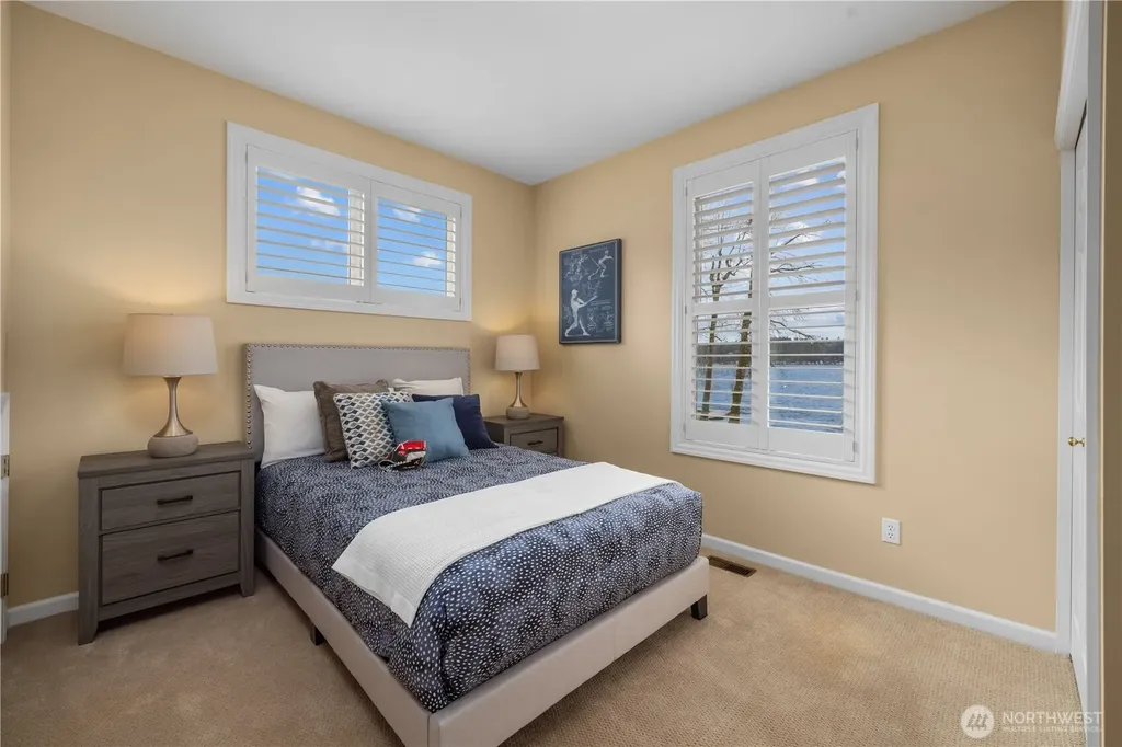 649 E Lake Sammamish Parkway SE Sammamish WA 98074