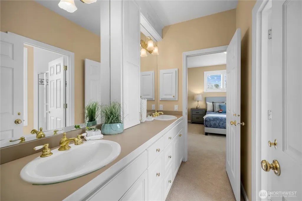 649 E Lake Sammamish Parkway SE Sammamish WA 98074