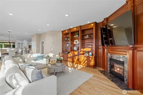 649 E Lake Sammamish Parkway SE Sammamish WA 98074
