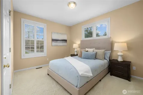 649 E Lake Sammamish Parkway SE Sammamish WA 98074