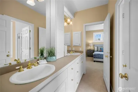 649 E Lake Sammamish Parkway SE Sammamish WA 98074