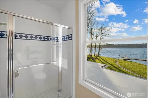 649 E Lake Sammamish Parkway SE Sammamish WA 98074