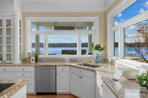 649 E Lake Sammamish Parkway SE Sammamish WA 98074