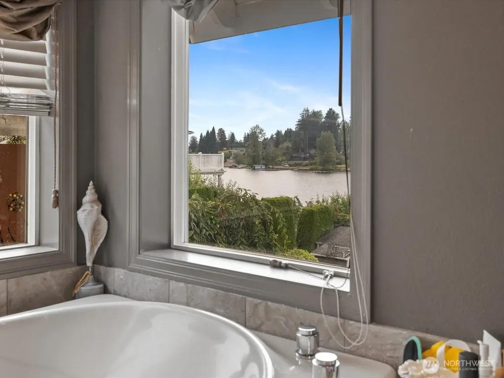 1504 E Lakeshore Drive Lake Stevens WA 98258