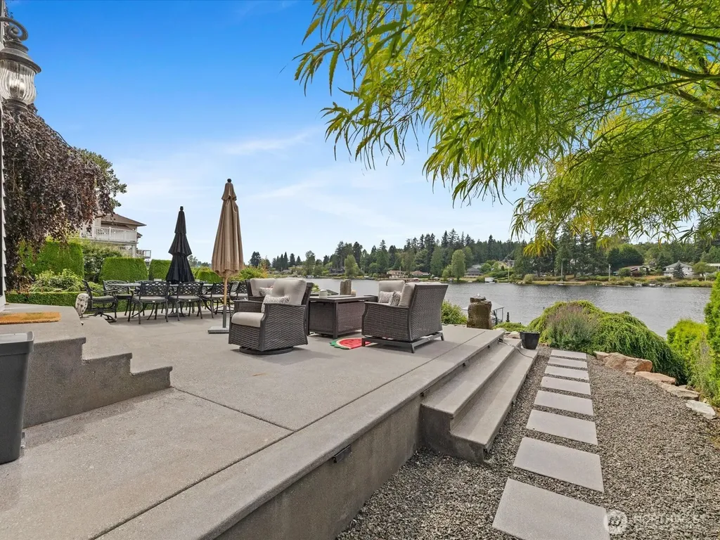 1504 E Lakeshore Drive Lake Stevens WA 98258