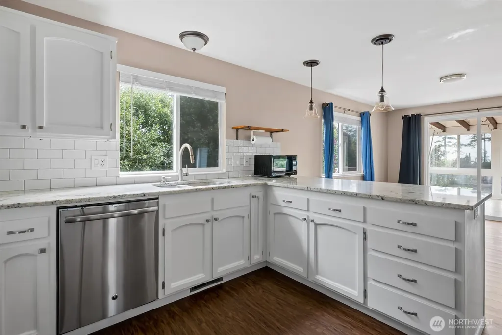 1433 Martha Way Oak Harbor WA 98277