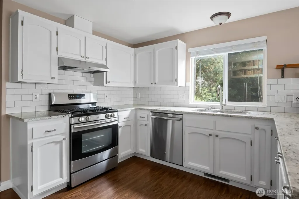 1433 Martha Way Oak Harbor WA 98277