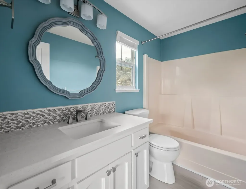 1433 Martha Way Oak Harbor WA 98277