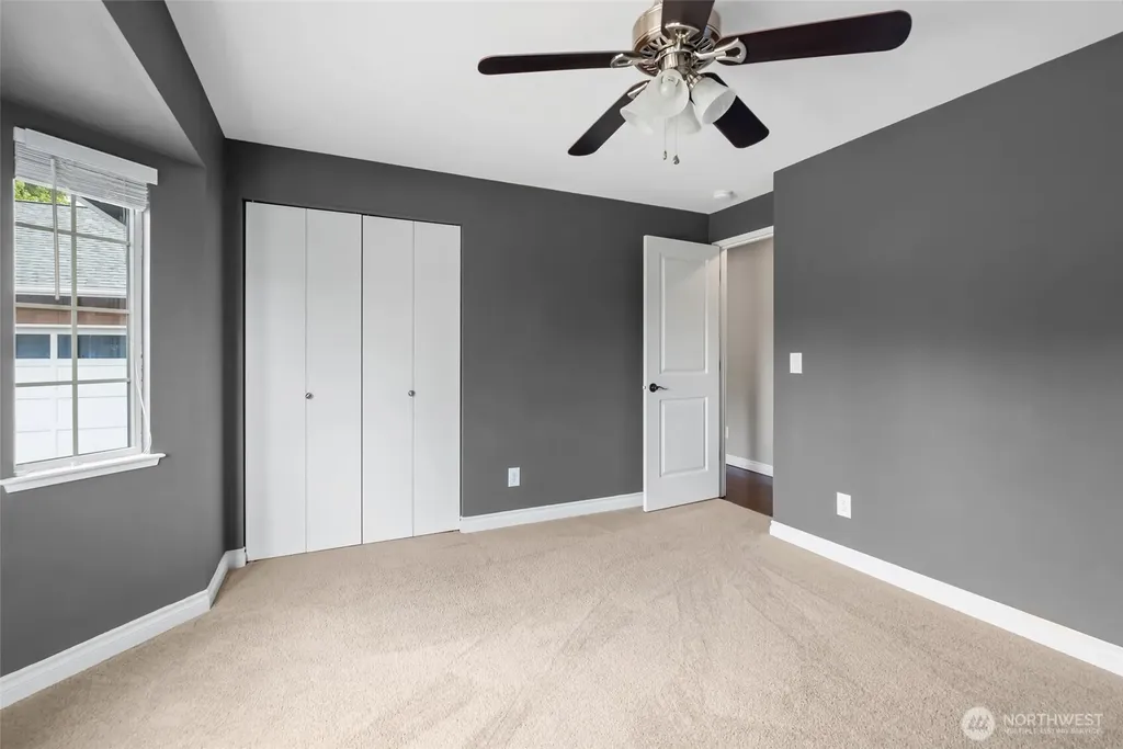 1433 Martha Way Oak Harbor WA 98277