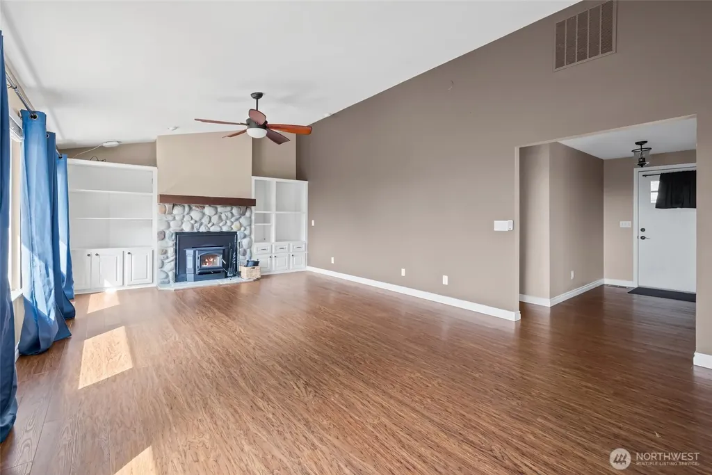 1433 Martha Way Oak Harbor WA 98277
