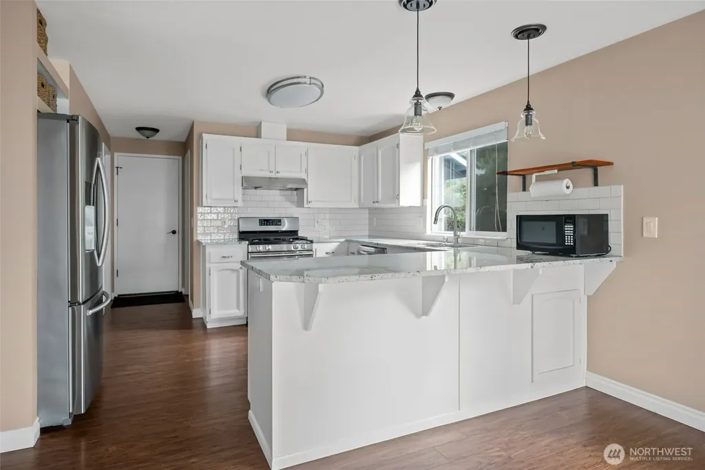 1433 Martha Way Oak Harbor WA 98277