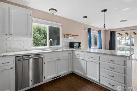 1433 Martha Way Oak Harbor WA 98277