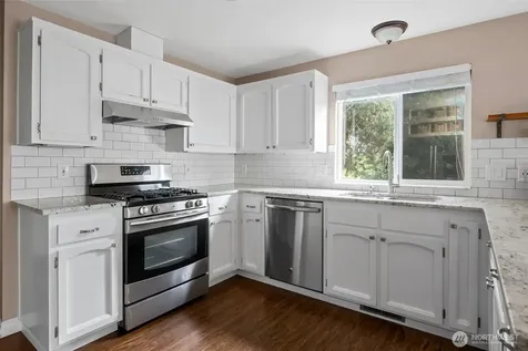 1433 Martha Way Oak Harbor WA 98277