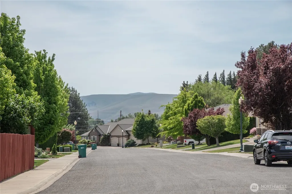 1611 E Canterbury Drive Ellensburg WA 98926